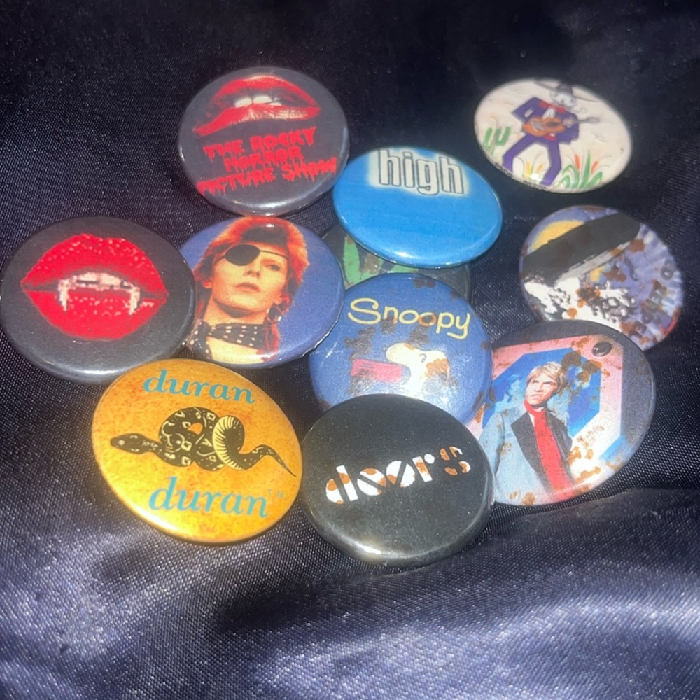 Assorted Buttons - Picture 1 of 1